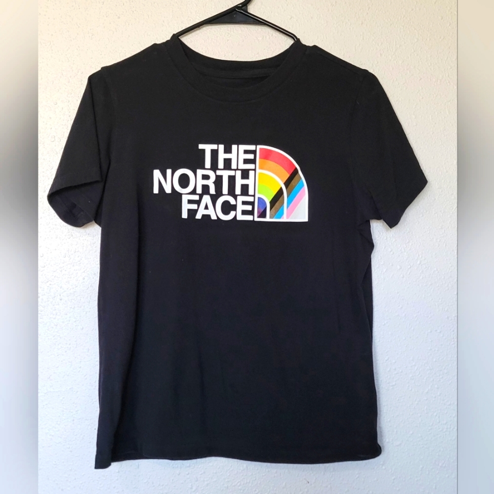 The North Face short sleeve PRIDE 🌈 shirt. Size Medium